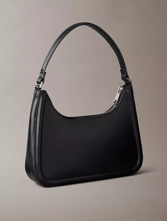 Schultertasche mit geprägtem Monogram Schultertasche mit geprägtem Monogram