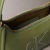 Schultertasche mit geprägtem Monogram Schultertasche mit geprägtem Monogram