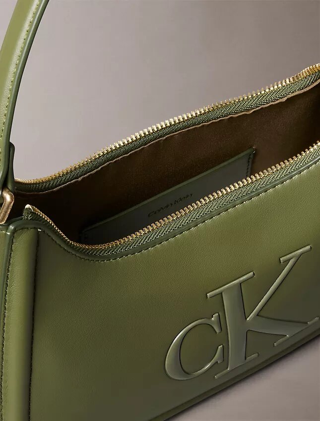 Schultertasche mit geprägtem Monogram Schultertasche mit geprägtem Monogram
