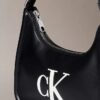Schultertasche mit geprägtem Monogram Schultertasche mit geprägtem Monogram