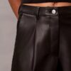 Shorts aus Kunstleder