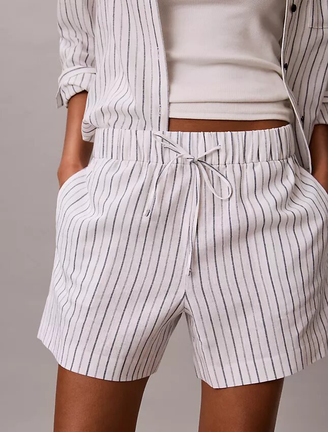 Shorts aus Leinen und Baumwolle Shorts aus Leinen und Baumwolle