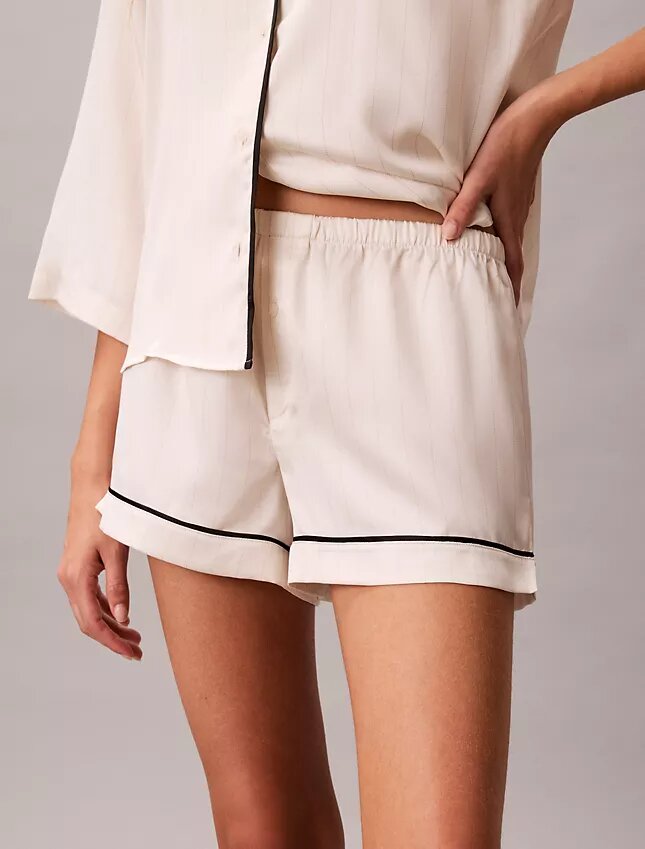 Shorts mit Satin-Glanz Shorts mit Satin-Glanz