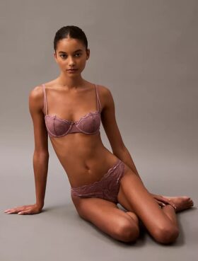 Sinnlicher Stretch-Spitzen-Bikini