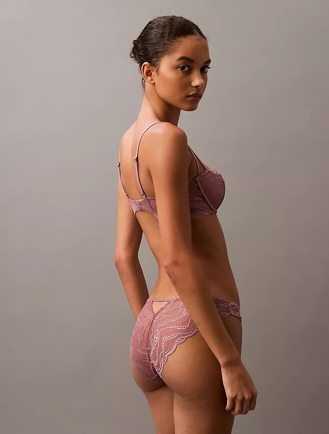 Sinnlicher Stretch-Spitzen-Bikini Sinnlicher Stretch-Spitzen-Bikini