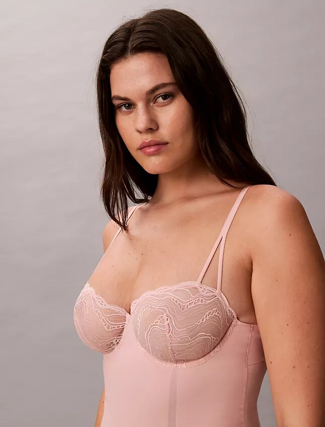 Sinnlicher Stretch-Spitzen-Bodys Sinnlicher Stretch-Spitzen-Bodys