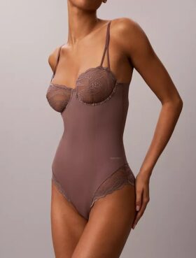 Sinnlicher Stretch-Spitzen-Bodys Sinnlicher Stretch-Spitzen-Bodys
