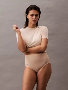 Sinnlicher Stretch-Spitzen-Slip