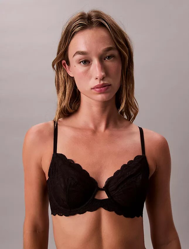Sinnlicher, Unlined Vollschalen-BH aus Stretch-Spitze Sinnlicher, Unlined Vollschalen-BH aus Stretch-Spitze