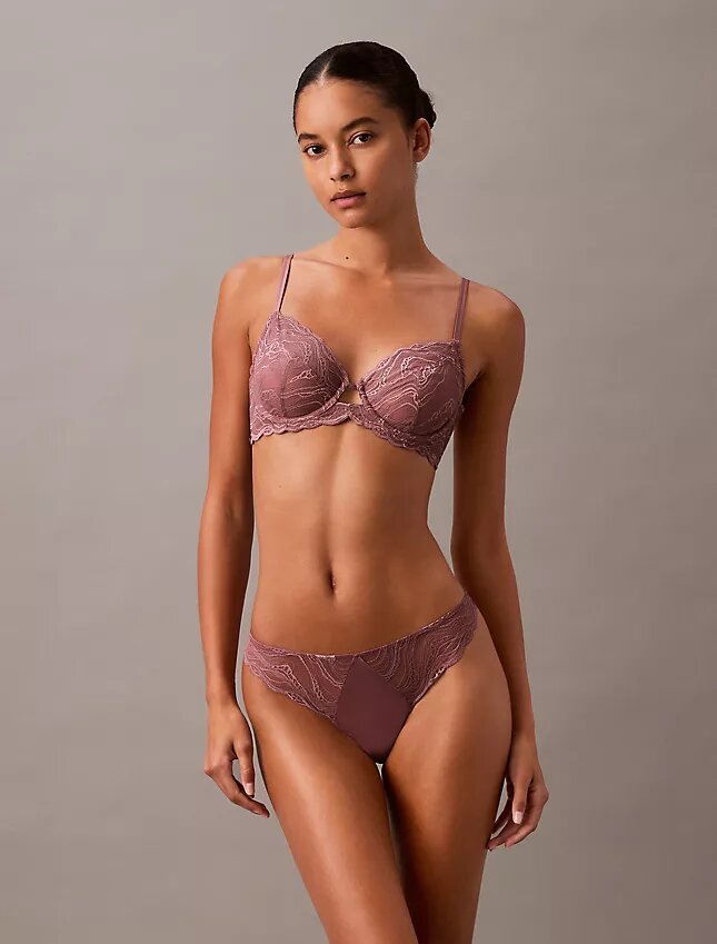 Sinnlicher, Unlined Vollschalen-BH aus Stretch-Spitze Sinnlicher, Unlined Vollschalen-BH aus Stretch-Spitze