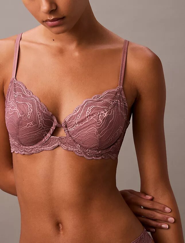 Sinnlicher, Unlined Vollschalen-BH aus Stretch-Spitze Sinnlicher, Unlined Vollschalen-BH aus Stretch-Spitze
