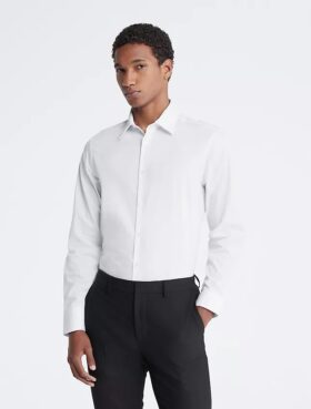 Slim-Fit-Hemd aus Baumwolle mit Fischgrätenmuster Slim-Fit-Hemd aus Baumwolle mit Fischgrätenmuster