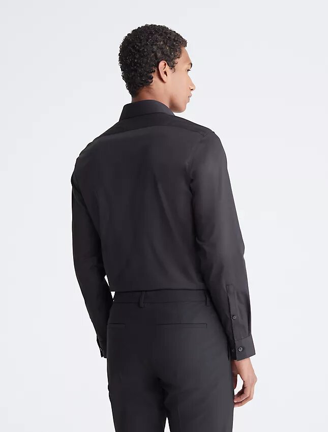 Slim-Fit-Hemd aus Baumwolle mit Fischgrätenmuster Slim-Fit-Hemd aus Baumwolle mit Fischgrätenmuster