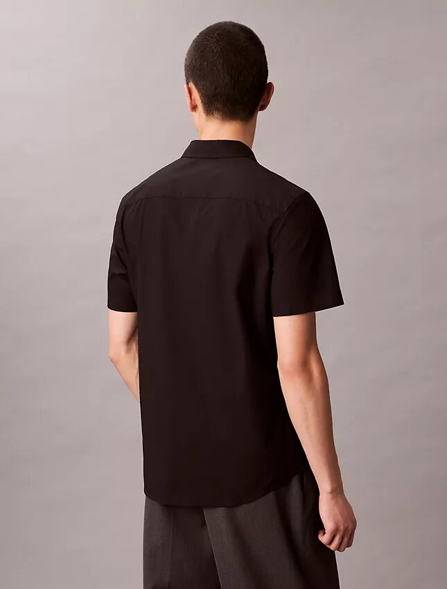 Slim-Fit-Hemd aus Cotton Stretch mit Knopfleiste Slim-Fit-Hemd aus Cotton Stretch mit Knopfleiste