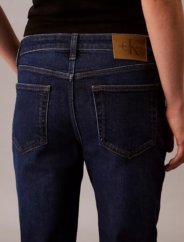 Slim-Fit-Jeans mit mittlerer Leibhöhe Slim-Fit-Jeans mit mittlerer Leibhöhe