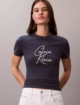 Slim-Fit-T-Shirt mit erhabener Schriftzug-Grafik