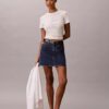Slim-Fit-T-Shirt mit erhabener Schriftzug-Grafik Slim-Fit-T-Shirt mit erhabener Schriftzug-Grafik