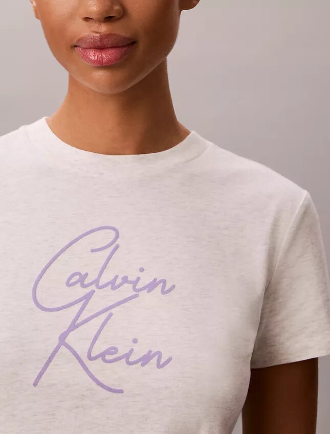 Slim-Fit-T-Shirt mit erhabener Schriftzug-Grafik Slim-Fit-T-Shirt mit erhabener Schriftzug-Grafik