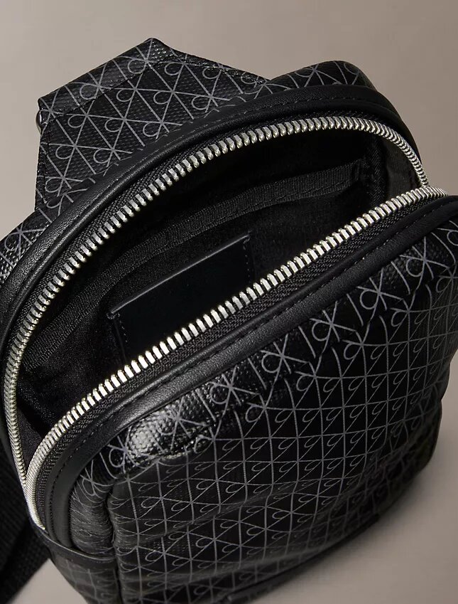 Sling-Tasche mit durchgehendem Emblem-Logo Sling-Tasche mit durchgehendem Emblem-Logo