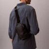 Sling-Tasche mit durchgehendem Emblem-Logo Sling-Tasche mit durchgehendem Emblem-Logo