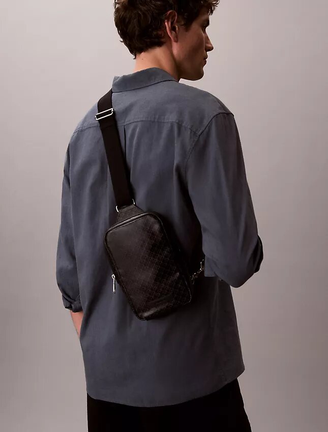 Sling-Tasche mit durchgehendem Emblem-Logo Sling-Tasche mit durchgehendem Emblem-Logo