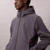 Softshell-Jacke mit Kapuze und Reißverschluss Softshell-Jacke mit Kapuze und Reißverschluss