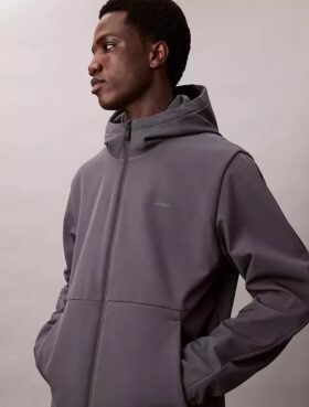Softshell-Jacke mit Kapuze und Reißverschluss