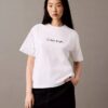 Standard-Logo-T-Shirt mit geradem Schnitt und Rundhalsausschnitt Standard-Logo-T-Shirt mit geradem Schnitt und Rundhalsausschnitt