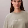 Standard-Logo-T-Shirt mit geradem Schnitt und Rundhalsausschnitt