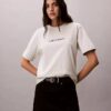 Standard-Logo-T-Shirt mit geradem Schnitt und Rundhalsausschnitt Standard-Logo-T-Shirt mit geradem Schnitt und Rundhalsausschnitt