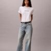 Standard-Logo-T-Shirt mit geradem Schnitt und Rundhalsausschnitt