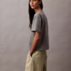 Standard-Logo-T-Shirt mit geradem Schnitt und Rundhalsausschnitt Standard-Logo-T-Shirt mit geradem Schnitt und Rundhalsausschnitt