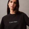Standard-Logo-T-Shirt mit geradem Schnitt und Rundhalsausschnitt Standard-Logo-T-Shirt mit geradem Schnitt und Rundhalsausschnitt