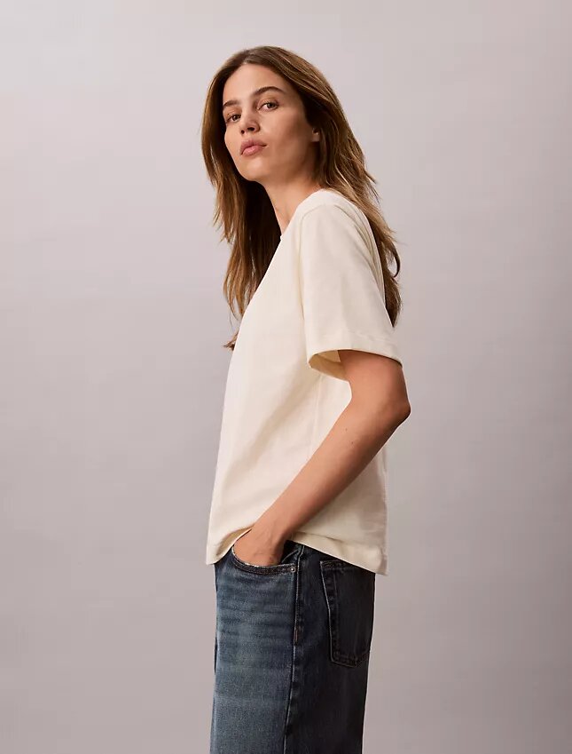 Standard-Logo-T-Shirt mit geradem Schnitt und Rundhalsausschnitt Standard-Logo-T-Shirt mit geradem Schnitt und Rundhalsausschnitt