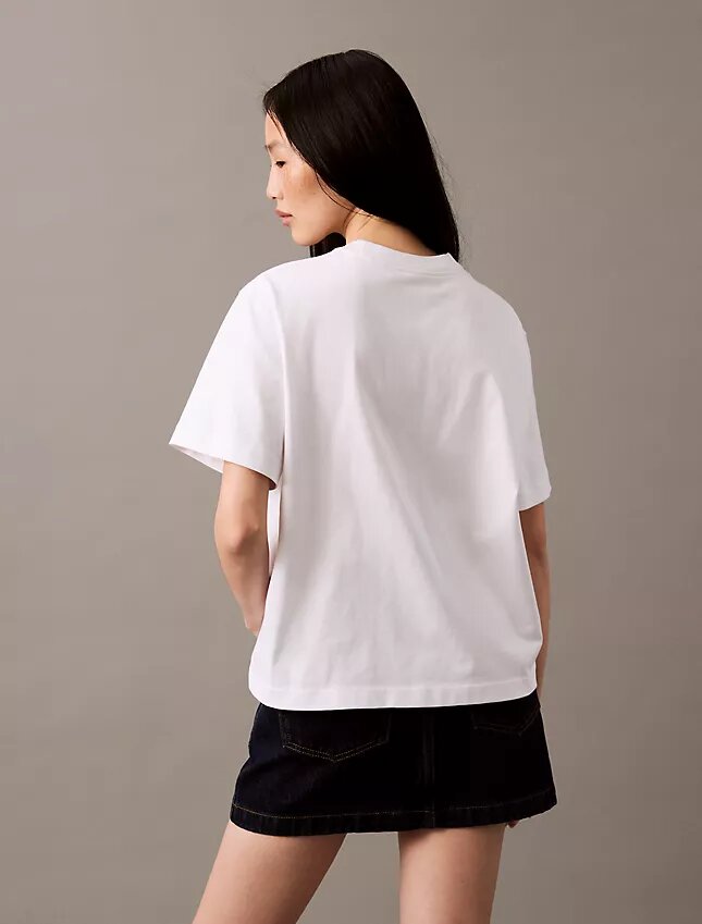Standard-Logo-T-Shirt mit geradem Schnitt und Rundhalsausschnitt Standard-Logo-T-Shirt mit geradem Schnitt und Rundhalsausschnitt