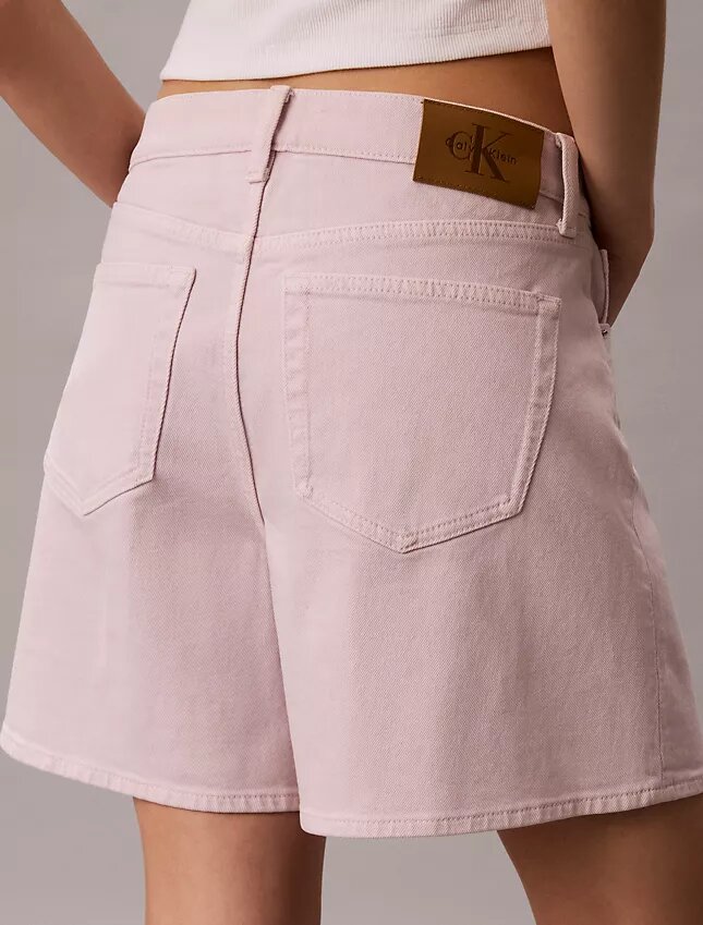 Stückgefärbte A-Linien-Shorts mit hoher Leibhöhe Stückgefärbte A-Linien-Shorts mit hoher Leibhöhe