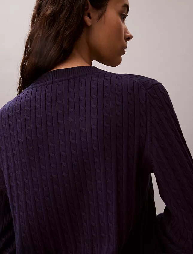 Strickjacke mit Zopfmuster Strickjacke mit Zopfmuster