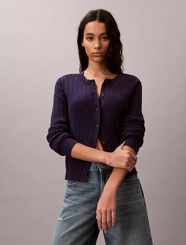 Strickjacke mit Zopfmuster Strickjacke mit Zopfmuster