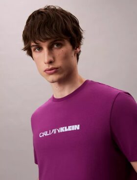 T-Shirt mit auffälligem Logo-Aufdruck in lockerer Passform