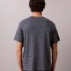 T-Shirt mit durchgehendem Monogram und lockerer Passform T-Shirt mit durchgehendem Monogram und lockerer Passform