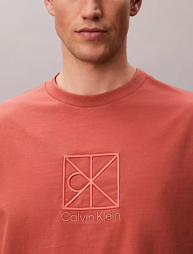 T-Shirt mit Emblem-Logo und lockerer Passform T-Shirt mit Emblem-Logo und lockerer Passform