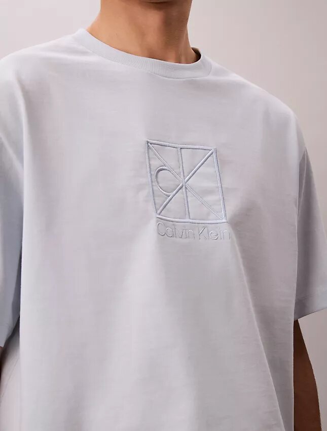 T-Shirt mit Emblem-Logo und lockerer Passform T-Shirt mit Emblem-Logo und lockerer Passform