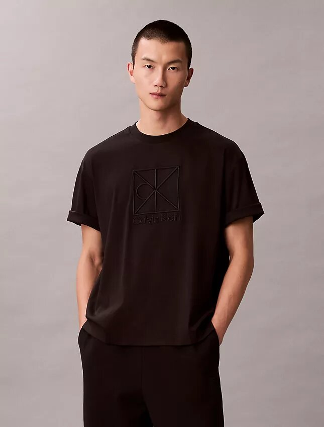 T-Shirt mit Emblem-Logo und lässigem Schnitt T-Shirt mit Emblem-Logo und lässigem Schnitt