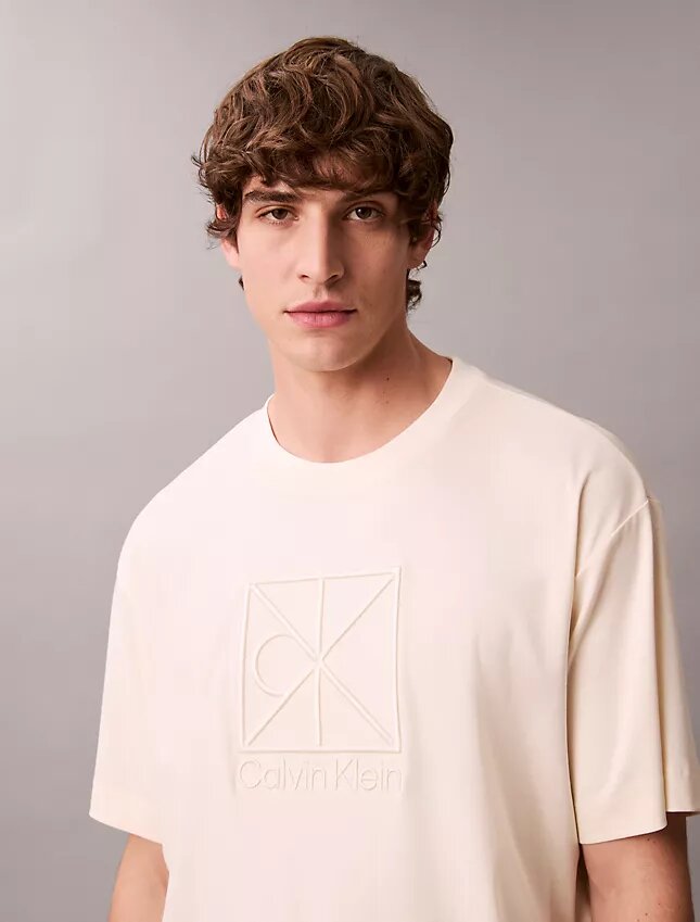 T-Shirt mit Emblem-Logo und lässigem Schnitt T-Shirt mit Emblem-Logo und lässigem Schnitt