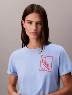 T-Shirt mit Schriftzug-Logo, kurz geschnitten und kastenförmig