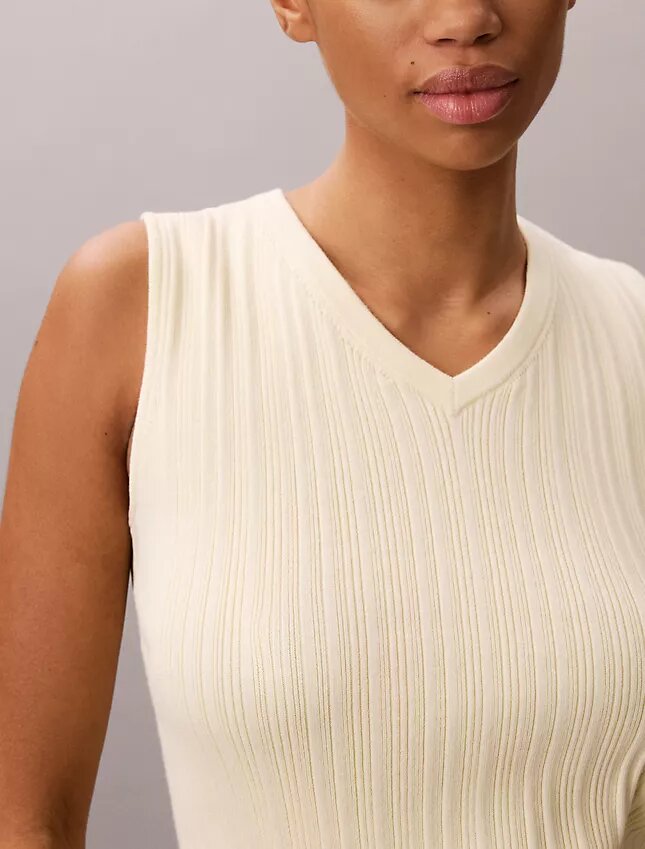 Tanktop mit geripptem V-Ausschnitt Tanktop mit geripptem V-Ausschnitt