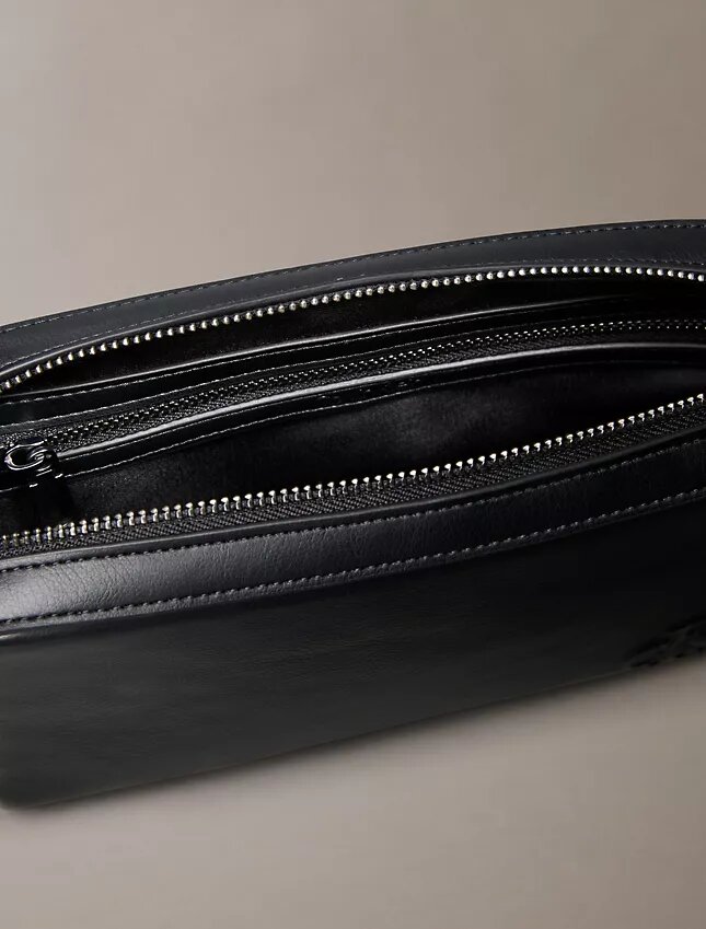 Tasche mit geprägtem Monogram Tasche mit geprägtem Monogram