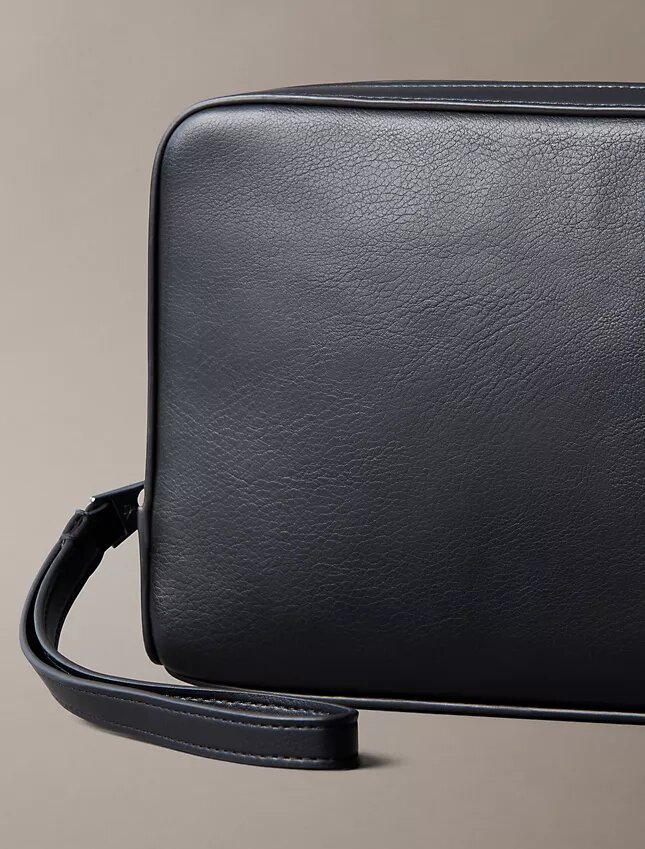 Tasche mit geprägtem Monogram Tasche mit geprägtem Monogram