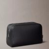 Toilettenartikel-Tasche mit Kieselstruktur Toilettenartikel-Tasche mit Kieselstruktur