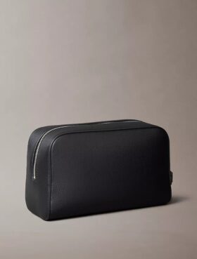 Toilettenartikel-Tasche mit Kieselstruktur